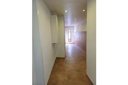 Renoviert und saniert Einfamilienhaus mit 2 Bäder, GWC, Innenhof, Terrasse, Garten und 2 Stellplätzen vor dem Haus, in St. Ingbert (Nähe Krankenhaus)) - Sankt Ingbert