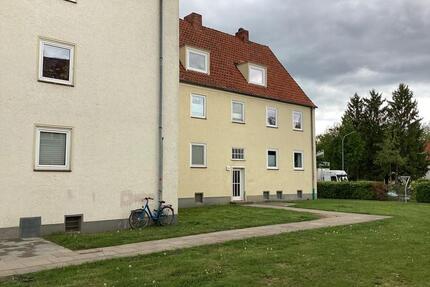 Kleine sanierte Dachgeschoss- Wohnung, sofort anmietbar! - Lübeck Sankt Jürgen