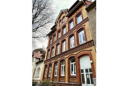 4-Zimmer-Wohnung im wunderschönen Altbau mit Balkon - Alfeld (Leine)