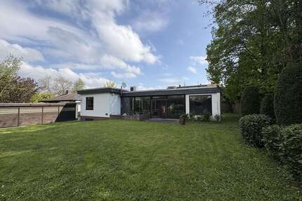 Haus zum Kaufen in Niederhöchstadt 895.000,00 € 195 m²