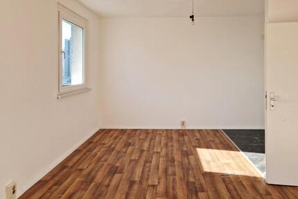 Gemütliche kleine 4 Zimmerwohnung-ideal für Homeoffice ! Mit Neukundenbonus ! - Halle (Saale) Halle-Neustadt