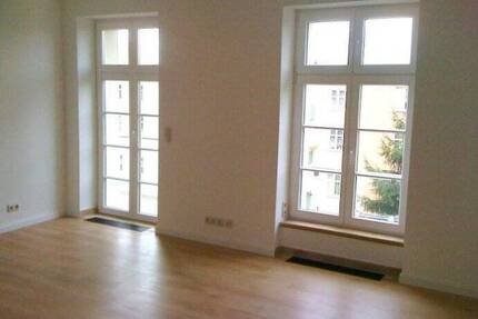 ~ Helle Traumwohnung mit Badewanne, Dusche & Balkon in ruhiger und zentraler Lage! ~ - Schwerin Feldstadt