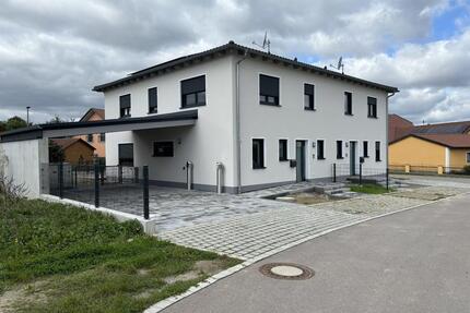 Doppelhaushälfte Baujahr 2024 - 1.551,00&nbsp;EUR Kaltmiete, ca.&nbsp; 141,00&nbsp;m&sup2; in Pöttmes (PLZ: 86554)