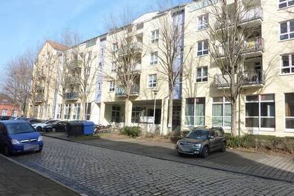 - Ideal für Selbstnutzer - 3-Zimmer-Wohnung mit Balkon u. TG-Stellpaltz - - Weißenfels