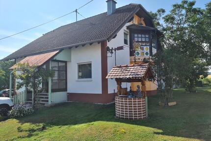 Einfamilienhaus mit einer Einliegerwohnung und Doppelgarage - Tiefenbach
