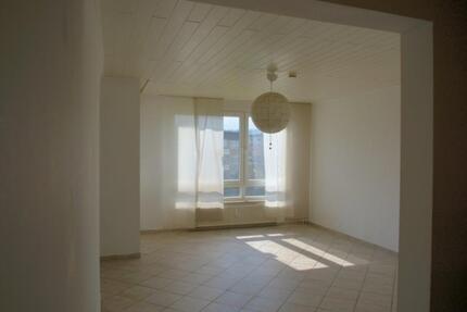 Helle Wohnung mit 2 Zimmern und 2 Balkonen - Frechen