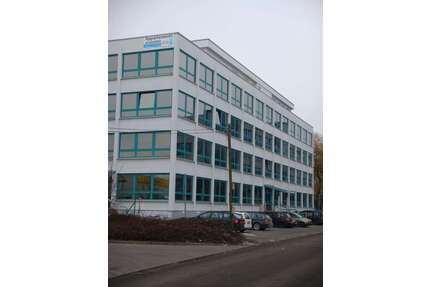 Wohnung zum Mieten in Halle 255,00 € 15.31 m²