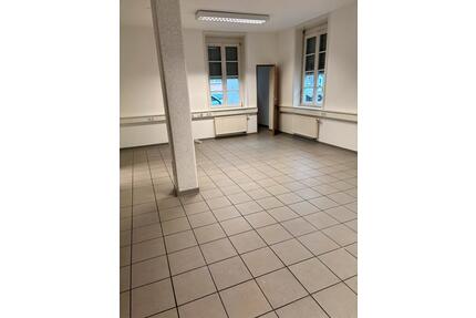 Büro Bürozimmer im Zentrum - 850,00&nbsp;EUR Kaltmiete, ca.&nbsp; 50,00&nbsp;m&sup2; in Singen (Hohentwiel) (PLZ: 78224)