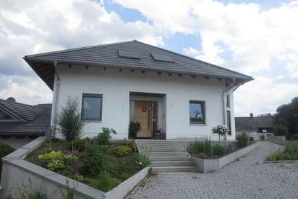 Haus zum Mieten in Rottenburg an der Laaber 2.390,00 € 350 m²