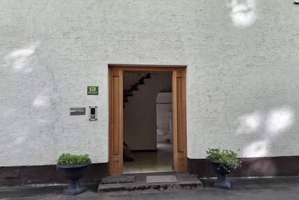 Einfamilienhaus in ruhiger aber doch zentraler Lage! Wer erweckt das Dornröschenhaus zum Leben?! - Zwiesel