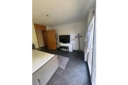 WG Zimmer Ferienwohnung Wohnung wohnen auf Zeit Zimmer vermietung - Stuttgart Bad Cannstatt