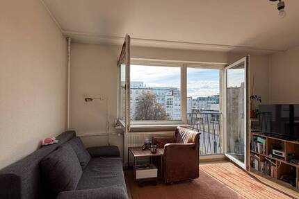 Südbalkon, Aufzug und Stellplatz zwischen Karl-August-Platz und Wilmersdorfer Straße - Berlin