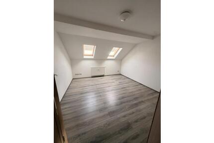 2 Raum Wohnung Zu vermieten! - 320,00&nbsp;EUR Kaltmiete, ca.&nbsp; 45,00&nbsp;m&sup2; in Gera (PLZ: 07545)