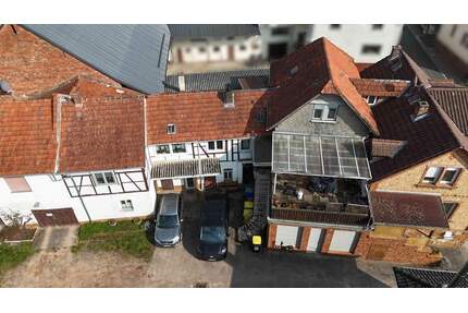 Mehrfamilienhaus mit 307 m² Wohnfläche, 2 Wohnungen, 2 Gewerbeeinheiten und 755 m² Grundstück - Hasselroth Niedermittlau