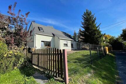 Großzügiges Einfamilienhaus mit viel Potential sucht junge Familie ruhige Lagezentrumsnahgepflegtes Wohnumfeld - Rodewisch