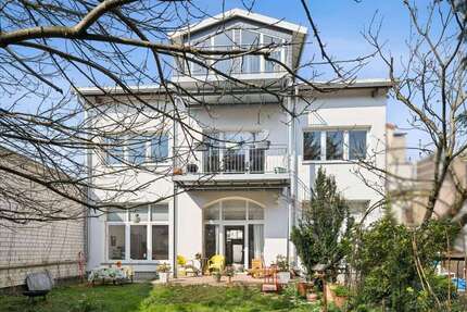Haus zum Kaufen in Wiesbaden 1.190.000,00 € 548 m²