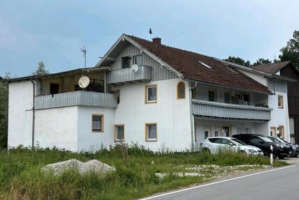 Gepflegtes Zweifamilienhaus in Viechtach, OT Pirka