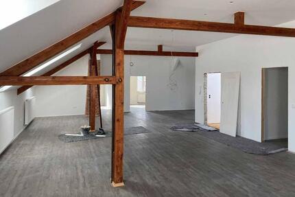 Einzigartige Dachgeschoss-Wohnung mit Dachterrasse - Zachenberg