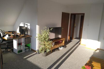 Helle Dachgeschosswohnung (54 m²) mit Balkon & Einbauküche in ruh - Sulzbach am Main