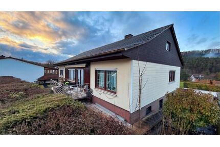 Ruhiges Wohnen in Sackgassenlage – Einfamilienhaus mit ELW - Waldfischbach-Burgalben