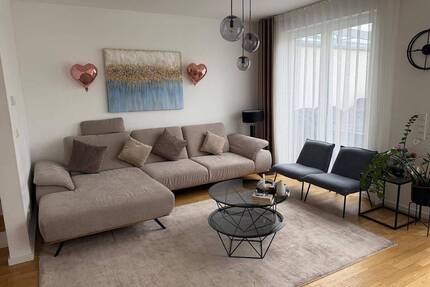 Neuwertiges modernes Haus mit Kamin, hochwertiger EBK, Wärmepumpe , A+ - Stahnsdorf