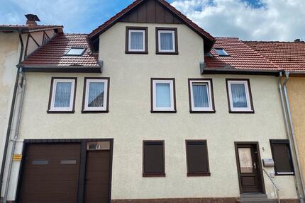 Reihenmittelhaus mit Innenhof, Doppelgarage und Werkstatt - Kaltennordheim