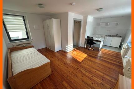 Möblierte 1-Raum Atelierwohnung mit Echtholzboden im ruhigen Hinterhaus - Gera