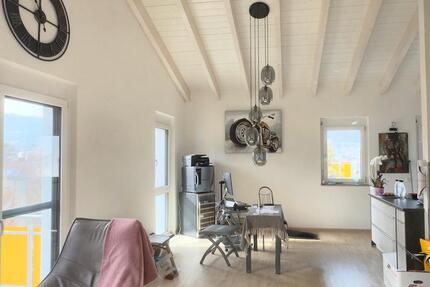 Helle 3-Zimmer Penthouse Wohnung mit Dachterrasse + Balkon - Neuffen
