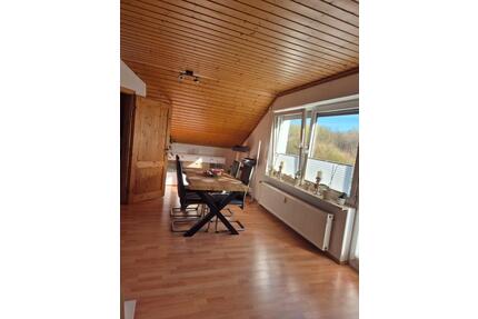 Schön geschnittene DG-Wohnung mit 3 Zimmern, Balkon + EBK - Schieder-Schwalenberg