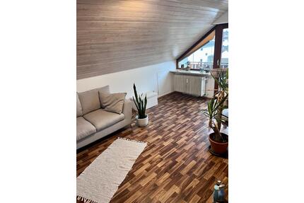 Charmante 3-Zimmer-Dachgeschosswohnung mit Balkon in Steißlingen