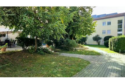 Natur pur und Direkt vor U-bahn Stadthalle！Voll Möblierte 2 Zi WG - Fürth Altstadt
