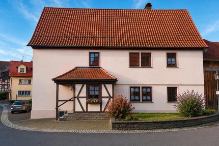 Großzügiges Einfamilienhaus mit Scheune & Garage in der Rhön - Fladungen