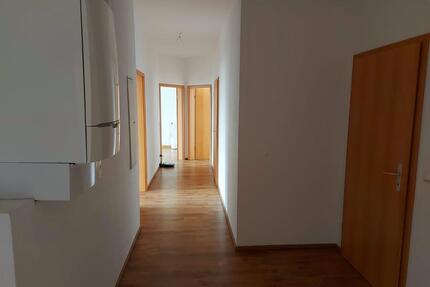 Helle 4-Raum-Wohnung in guter Lage-Nichtraucher,keine Haustiere - Neuhaus am Rennweg