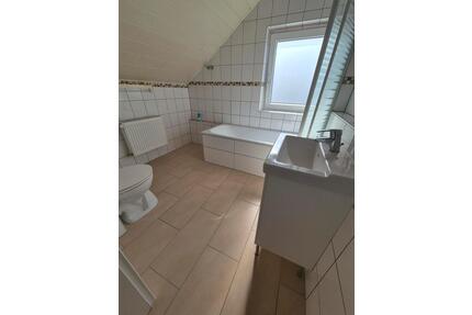 Helle 3-Zi.-DG-Wohnung mit eigenem Gartenanteil - Hohenlockstedt