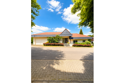 Haus zum Kaufen in Idstein 690.000,00 € 385 m²