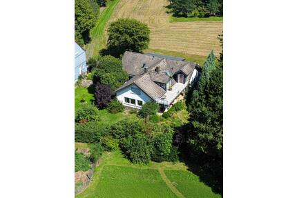 Ein Raumwunder im Grünen - Wohn- und Geschäftshaus Nähe Alsfeld