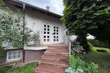 Haus zum Mieten in Florstadt 1.700,00 € 145 m²