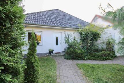 Gemütlicher Bungalow mit Kamin und Naturblick - Raum für Ihre Ideen im Obergeschoss - Sassnitz