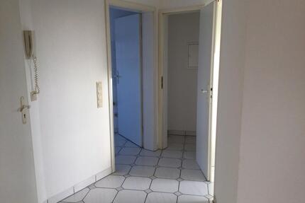 Sehr schöne und helle 2 Zimmer Dachgeschoss Wohnung - Krefeld Cracau