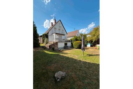 Einfamilienhaus in ruhiger Waldlage, großes Grundstück-Potenzial - Neuhofen