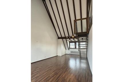 Großräumige Maisonette-Wohnung mit Ihren Renovierungswünschen! - Düsseldorf Pempelfort