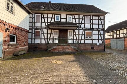 Charmanter Vierseitenhof mit Garten in 35085 Ebsdorfergrund