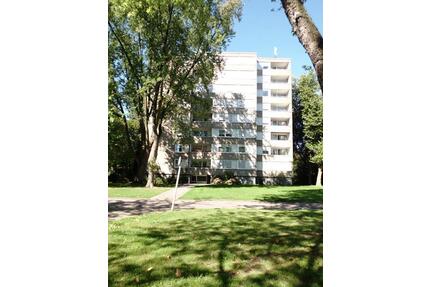 Bei VIVAWEST die Sonnenstrahlen auf dem eigenen Balkon genießen. - Essen Stadtbezirk V