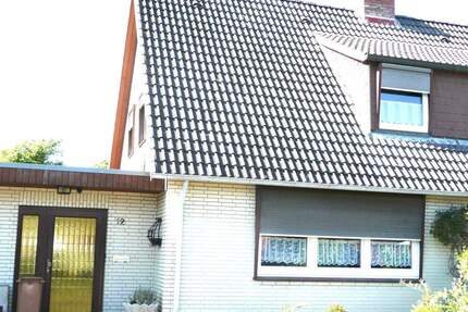 25355 Barmstedt Doppelhaushälfte FREI ab Juni 2026 , ruhige Lage mit großzügiger hinterer begrünter Gartenfläche !
