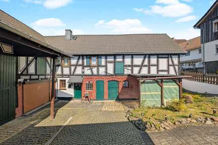 Haus zum Kaufen in Bad Endbach 65.000,00 € 153.48 m²