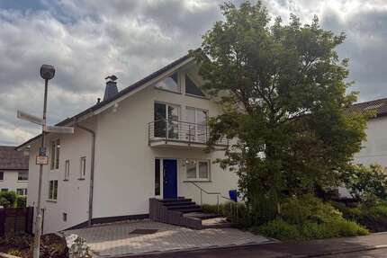 Haus zum Mieten in Heuchelheim a.d. Lahn 2.130,00 € 185.1 m²