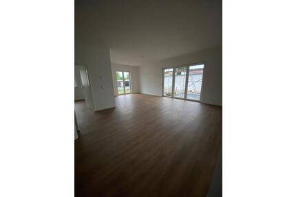 Ruhige Erdgeschoss Wohnung mit kleinem Garten - Velten