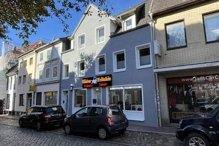 Teilmodernisiertes Wohn- und Geschäftshaus in Innenstadtlage von Itzehoe