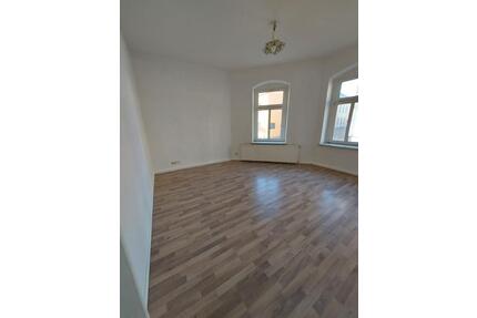 2,5-Zimmer-Wohnung mit Küche + Wannenbad - Werdau