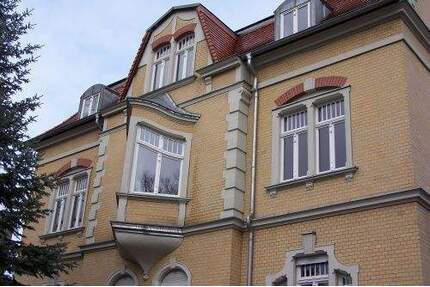 Stilvolle und lichtdurchflutete Dachgeschoßwohnung: 4 Zimmer, 2 Bäder und Balkon - Weißenfels